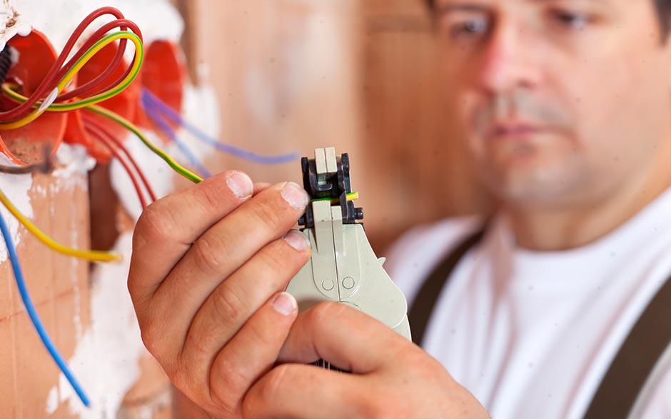 l'électricien Cesson